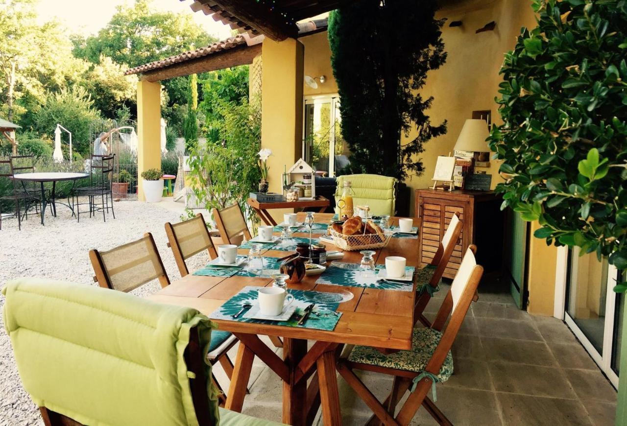 Le Mas Des Pierres Blanches Bed and Breakfast Venasque Exterior foto