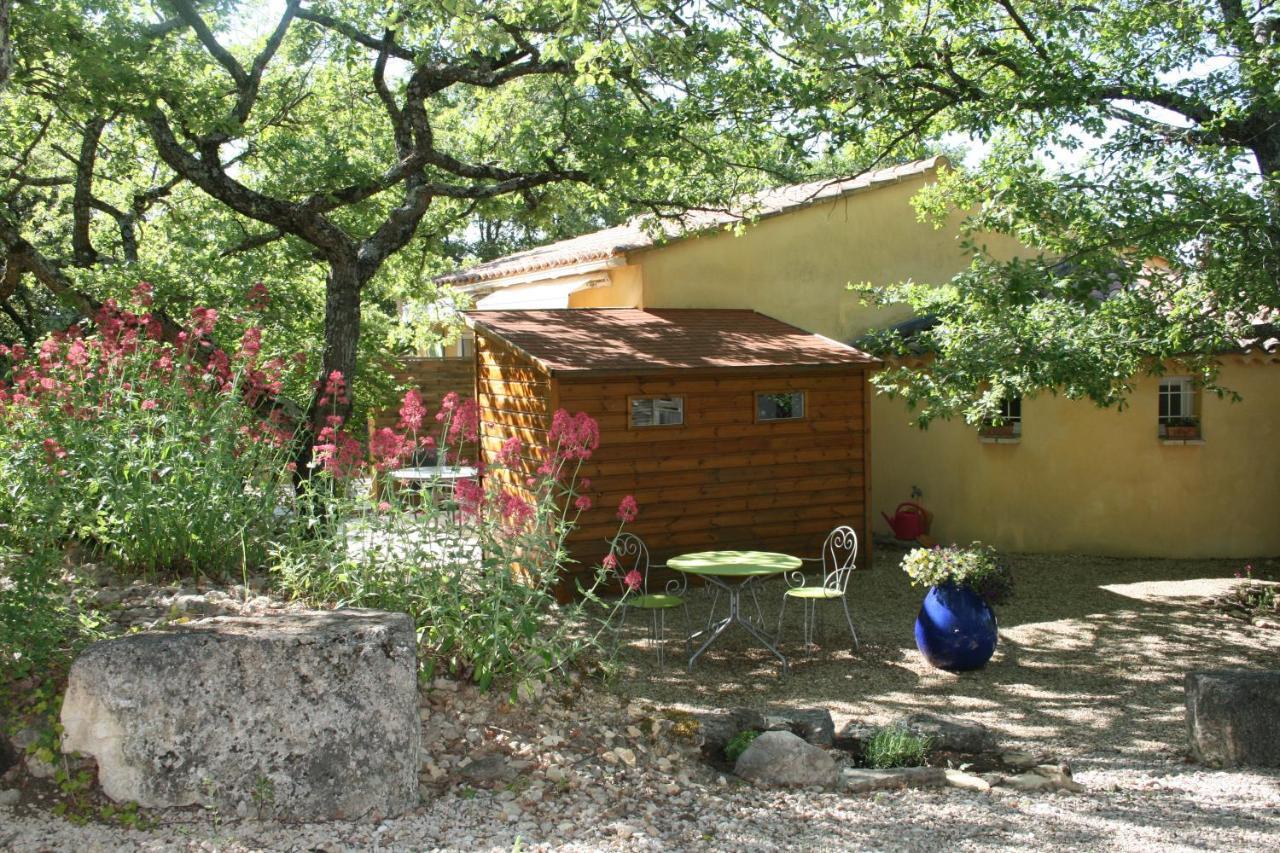 Le Mas Des Pierres Blanches Bed and Breakfast Venasque Exterior foto